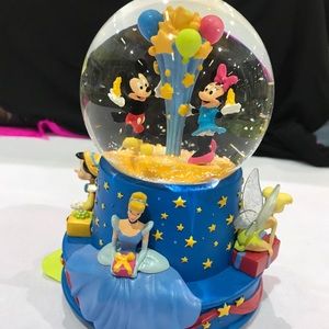 Celebration Mickey Snowglobe Disney